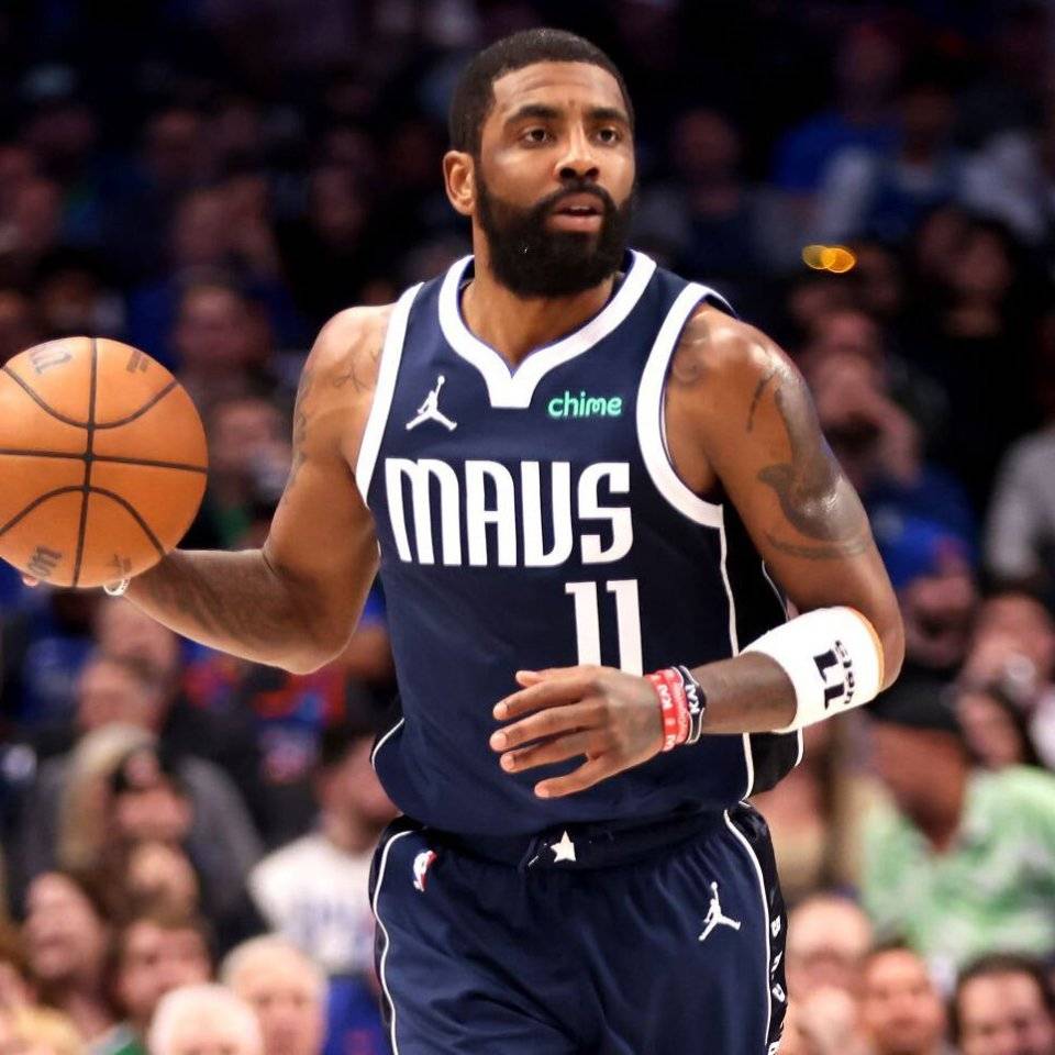 韩鹏：徐根宝指导80多岁高龄还在工作一线，这非常让人感动（韩鹏：八旬徐根宝仍坚守一线，令人动容）