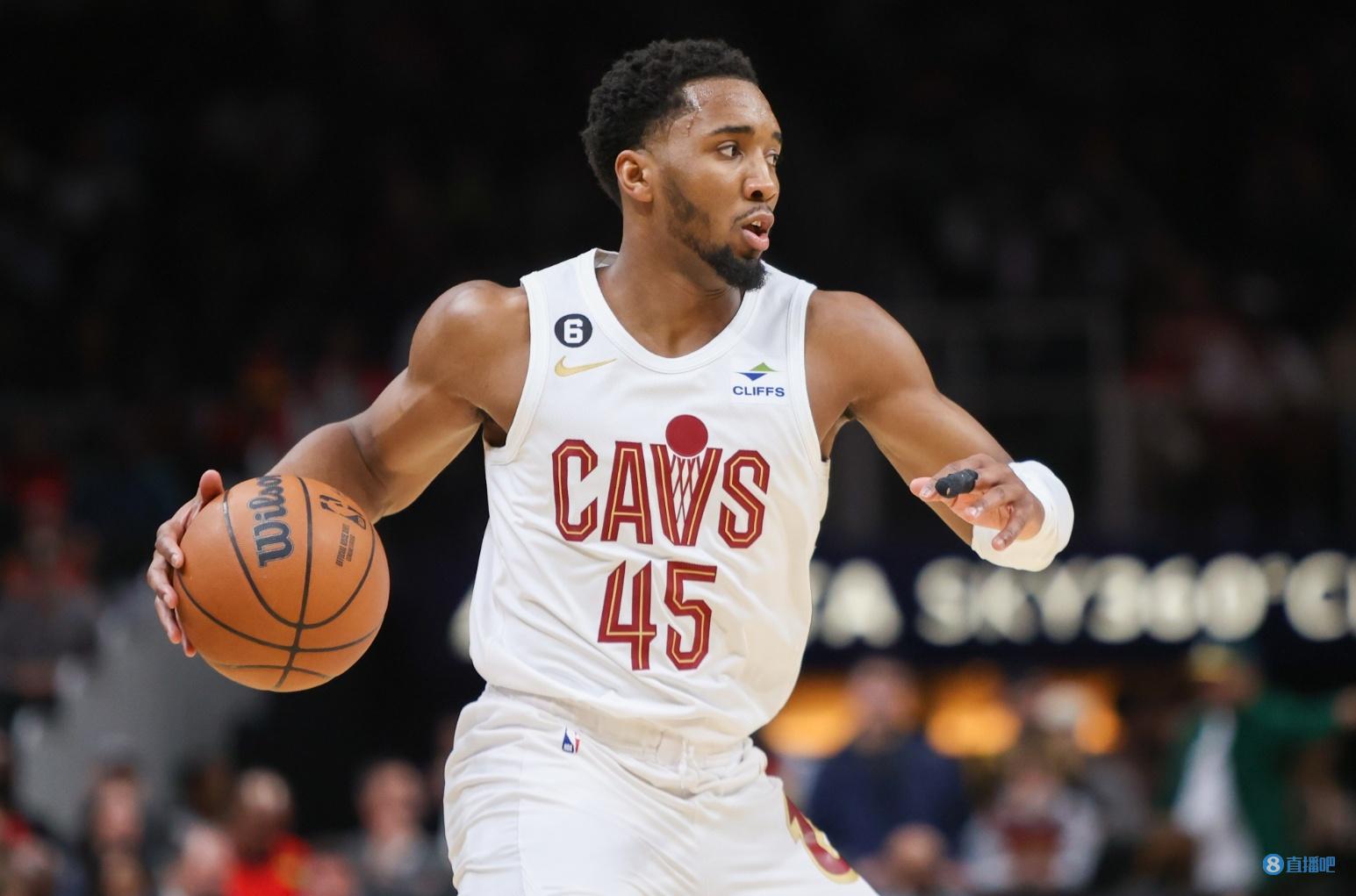 明年海港真不一定拿冠！毕竟连续4年拿第一很少 重要是申花没亚冠（海港明年未必赢冠：四连冠罕见，更关键申花无亚冠压力）