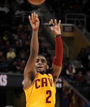 76人队记：庄神右膝扭伤，本场比赛不会回归（76人记者：庄神右膝扭伤，本场不再出战）