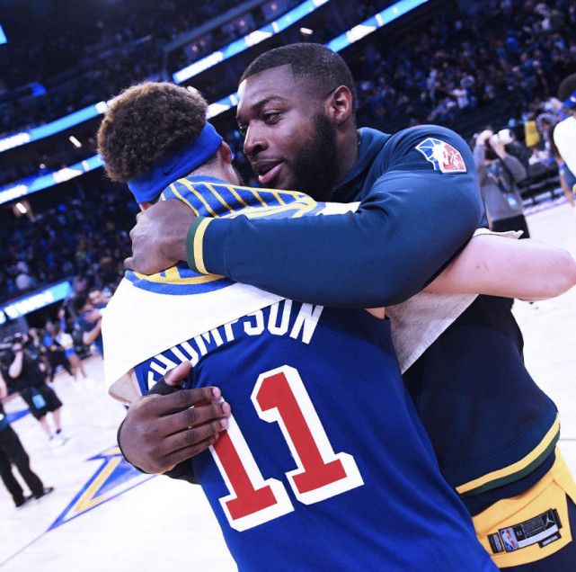 超高人气，一印度女球迷接机时手举标语：梅西，拯救印度足球（人气爆棚！印度女球迷机场举牌：梅西，请救救印度足球）