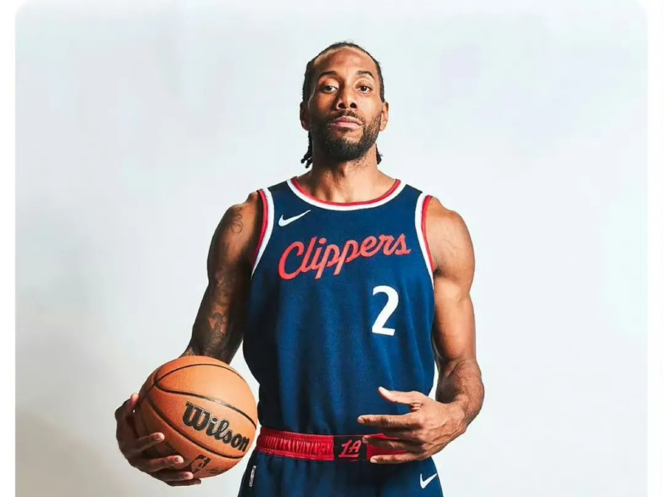 同一天绝代双骄各进一球！以下是媒体对C罗和梅西的...（同日建功！C罗与梅西各下一城，媒体热议）