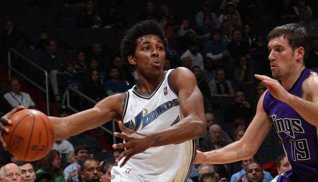 詹姆斯放弃得分上双记录，最后一传助攻八村垒绝杀，湖人险胜猛龙（舍弃两位数得分纪录，詹姆斯末秒妙传八村垒完成绝杀，湖人险胜猛龙）