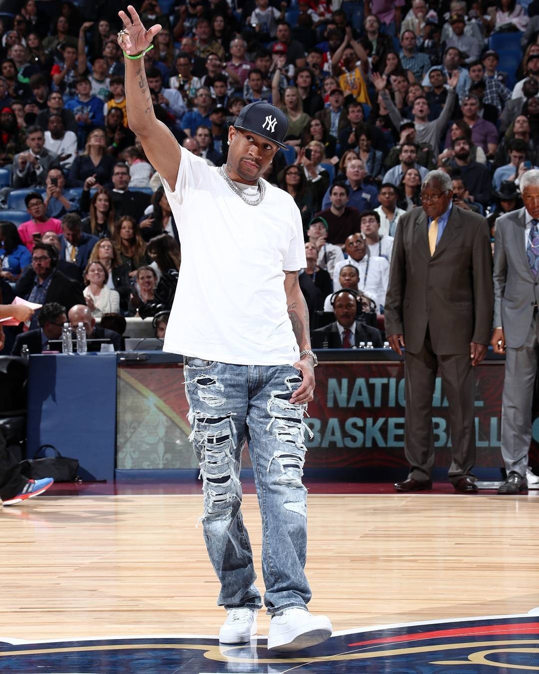 瑞天空：米兰已与阿利松团队展开接触，利物浦明夏愿放他离队（瑞天空：米兰已接洽阿利松团队，利物浦愿在明夏放人）